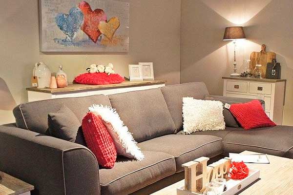 Комната с диваном