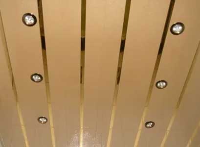 Реечный потолок в ванной