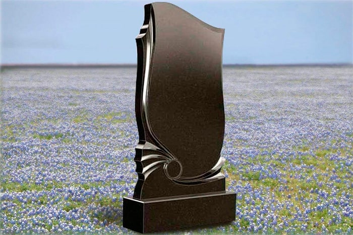 Памятники на кладбище