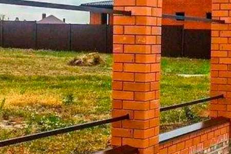 Кирпичный столб